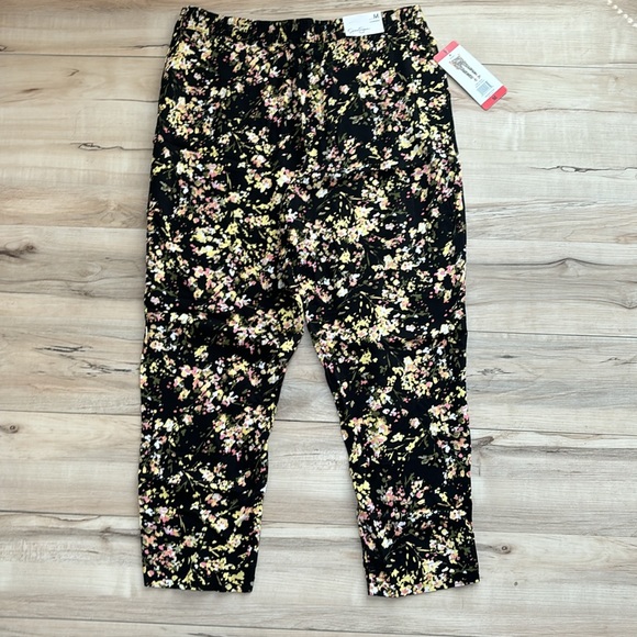 NWT Jessica Simpson Floral Pants with Pockets. Bouquet Splash. Tapered Leg. Flow - Picture 7 of 11